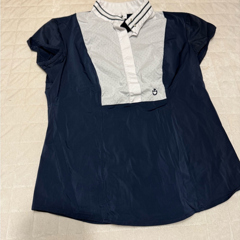 CT show shirt navy with white bib